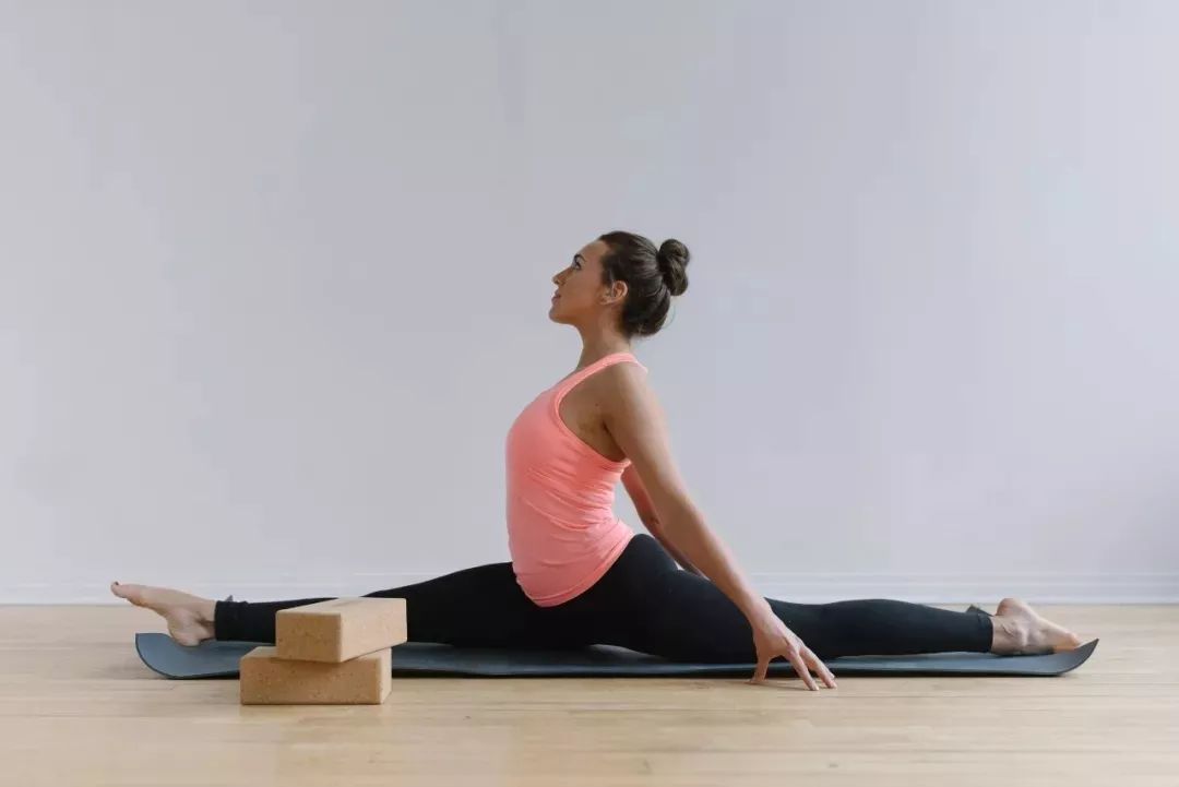 加深 注意不要将自己拉伤 整套动作一定要注意一点:量力而行,千万千万