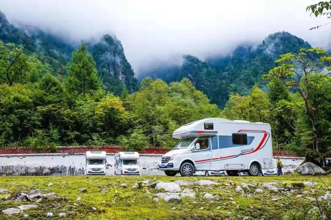 春节房车回家,你的驾照能开吗?享受高速免费吗?怎么补给水电呢?
