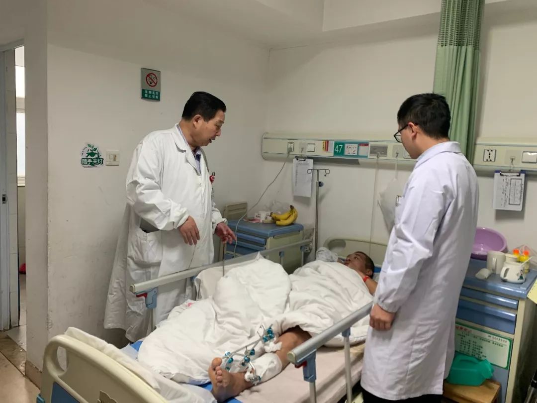 什么原因导致高位截瘫 b8a3e54c01e64c79ae32f242e0b7ec71.jpeg
