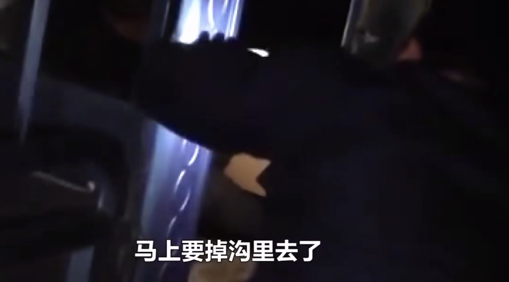 梦见危险中的英雄,陌生男子救我一命 梦见危险中的英雄,陌生男子救我一命