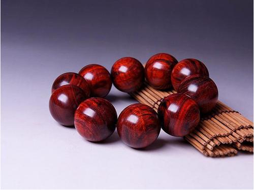 手串木质排行_文玩圈里最受欢迎的7种木质手串,你拥有了几种