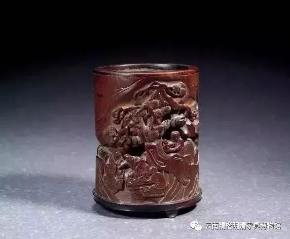 书法相结合,成为这一时期小件雕刻的一个突出特点,同时雕刻名家辈出