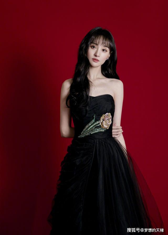 为啥要穿抹胸 e9013a57f0c14dedaaad7eade8aff2fa.jpeg