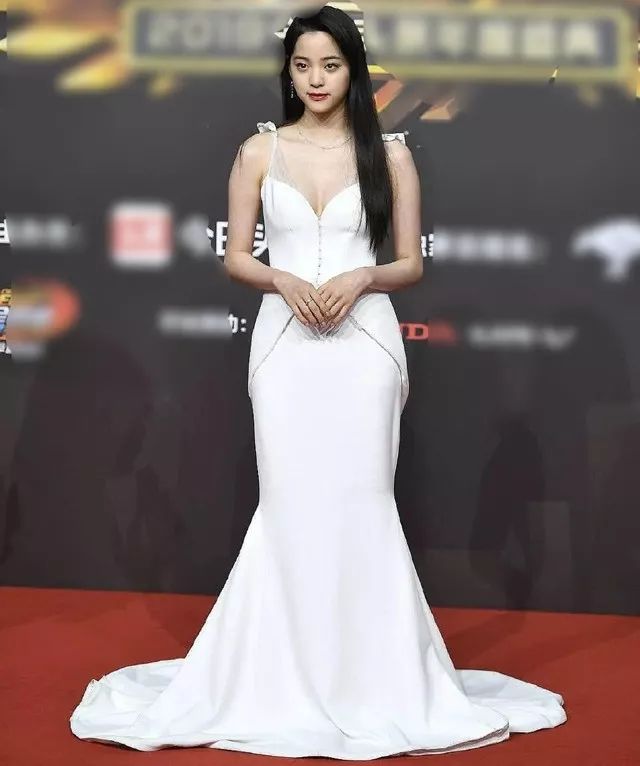 欧阳娜娜身材长腿写真 08de8e3cc6564595b75f860023c619b1.jpeg