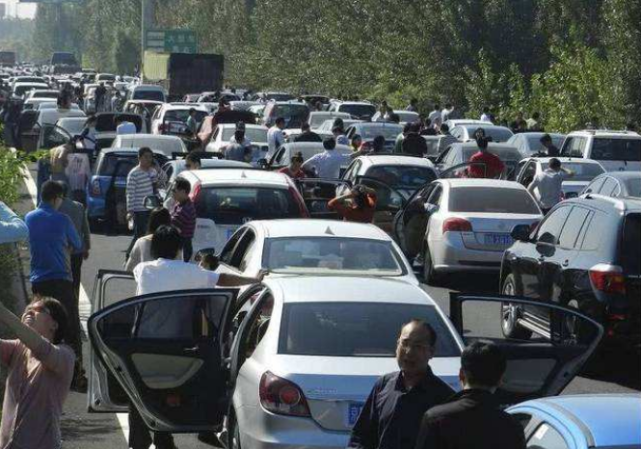 什么时候高速不收过路费 26ce046d1a664a788e50c403bcd34aee.png