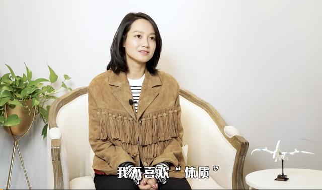 朱丹和谢娜的中年危机：女人最大的悲哀，是放