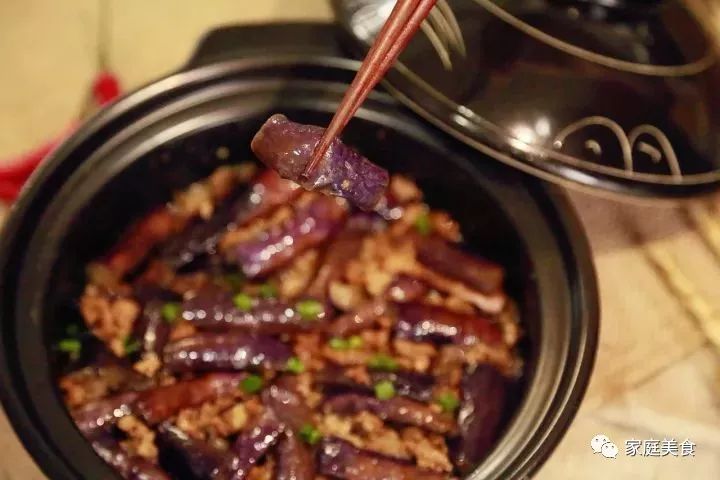 茄子可以和什么一起做成菜 46d609799f6947d0921ea844a225be9d.jpeg