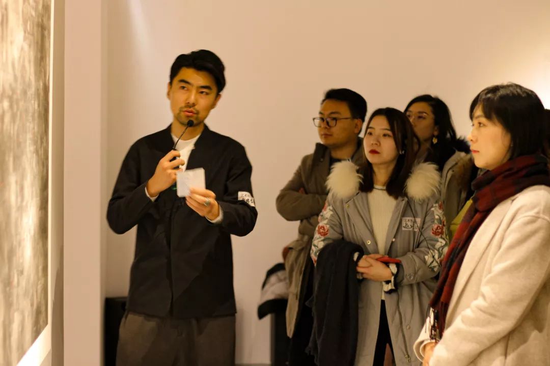 "远·鉴—传统与未来的转换图式"由逸居艺术空间创始人张修哲导览