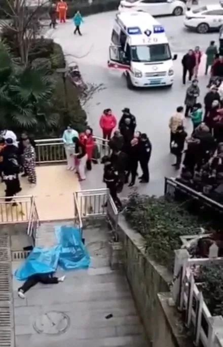 记者从重庆大渡口区公安分局指挥中心获悉,13日上午美德佳园小区"一人