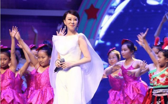 9次登上央视春晚，嫁比自己大37岁富商，今被抛