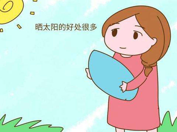 『长脖子爸比』原创带宝宝晒太阳要注意什么？专家：最好穿这种颜色衣服！