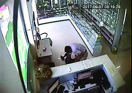 不认同一审判决，心肺复苏被压断12根肋骨老太上