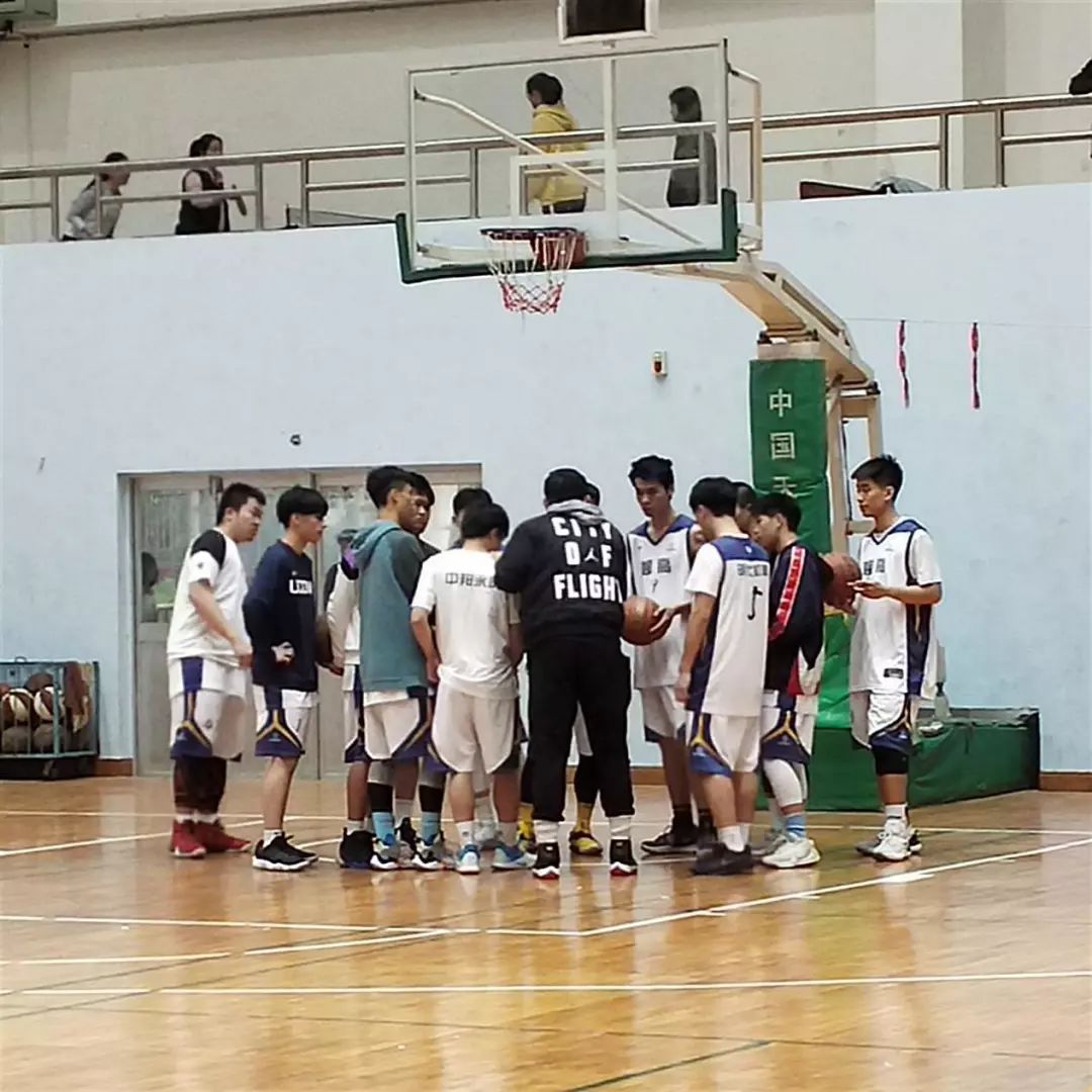 我校男子篮球队荣获2019年柳州市中学生 校园篮球联赛