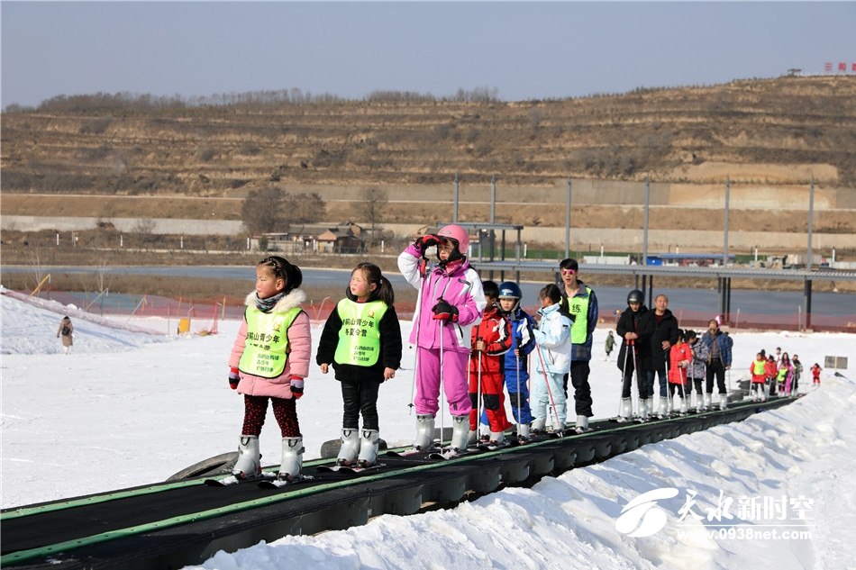 "全国大众冰雪季"青鹃山滑雪场活动暨青鹃山青少年冬令营启动_天水市