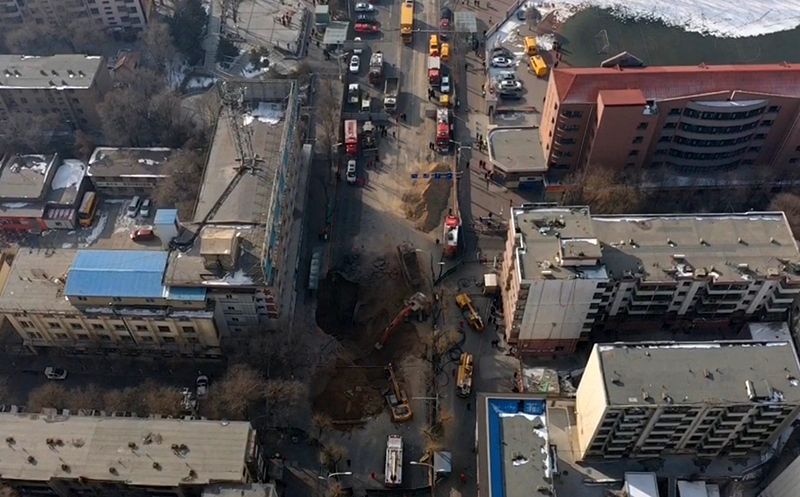 西宁路面塌陷已致6人遇难 扩挖坑洞搜救失踪人员