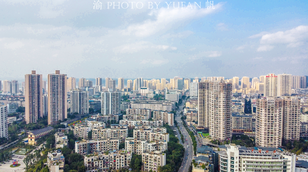 重庆最不像山城的远郊区，曾经“其实一条街”，如今颇具大城风范