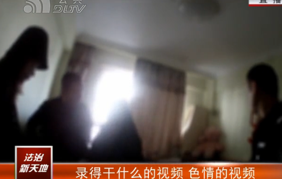 邻居经常想起劲爆的男女声忍受不了选择报警屋里污秽不堪