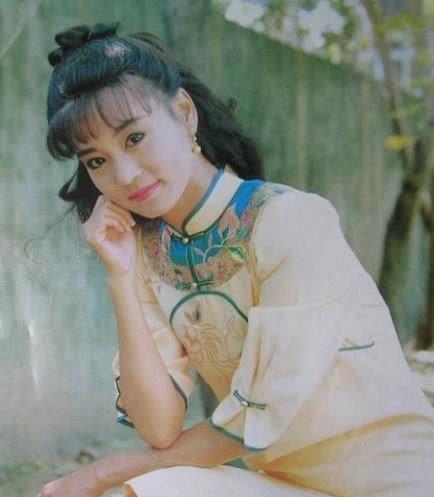 她是最惨“琼女郎”，婚后遭丈夫背叛，如今6