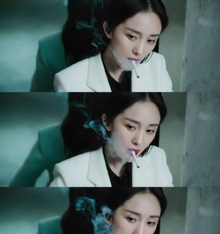 杨幂抽烟镜头曝光看清她夹烟的手势网友确定是个老手