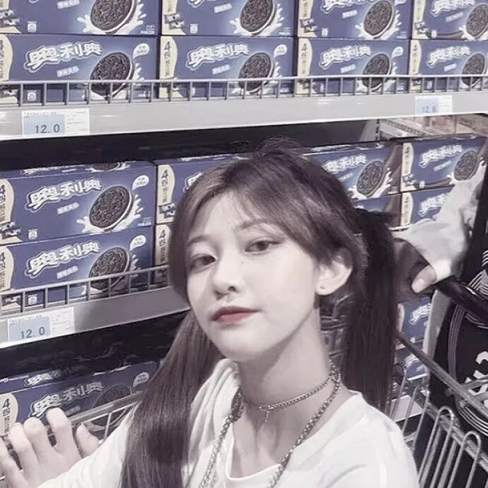 情侣头像 | 我的冷漠里 藏着一半害羞一半自卑