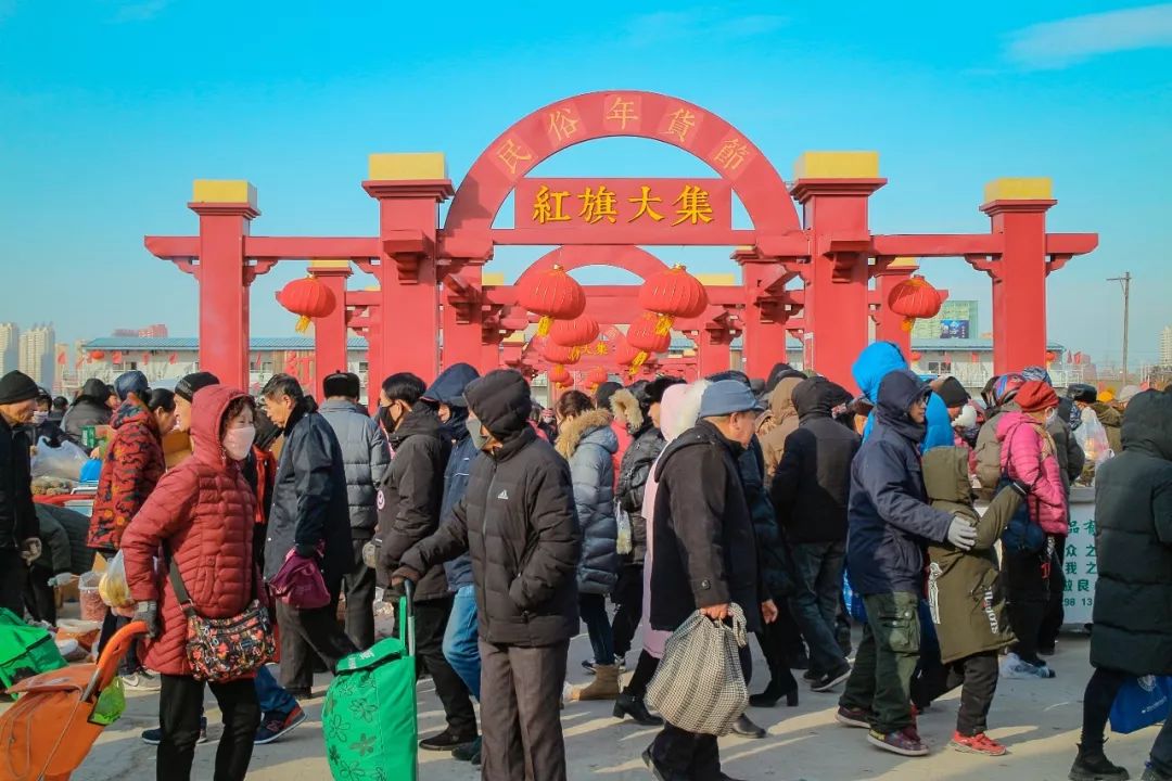 赶大集啦!@鲅鱼圈人:你家年货置办全了没?