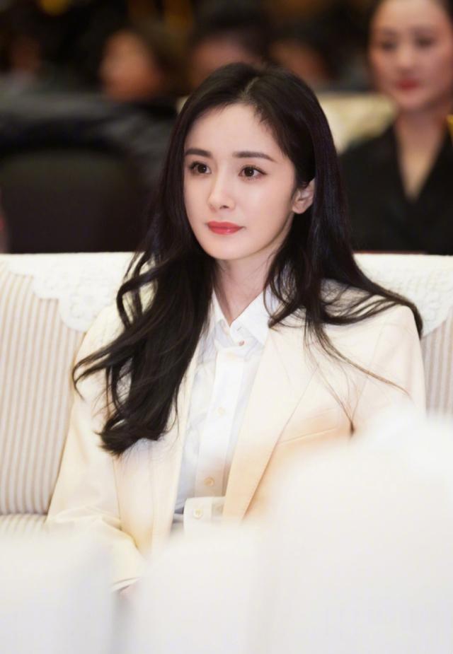 公媳同天获奖,刘恺威父亲提孙女就流泪,杨幂上演霸道女总裁范儿