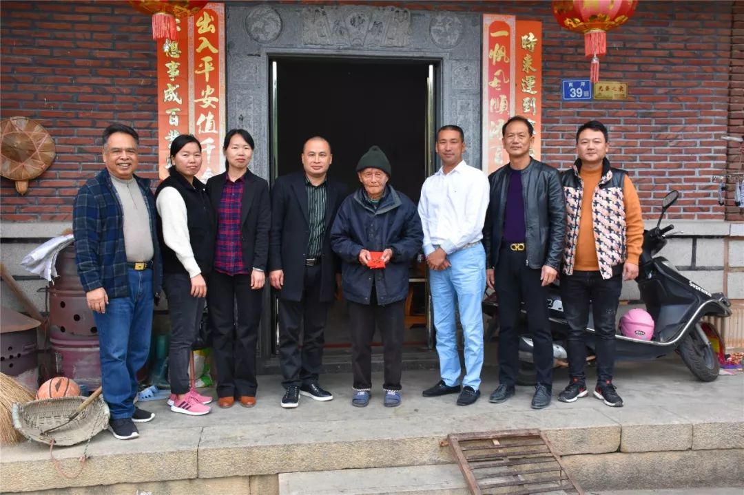 南安市政协常委,鹏峰村热心人士陈一意先生,坊前村旅港乡贤罗景成先生