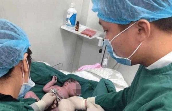 【新生儿出生后的10分钟，在护士手里经历了什么？很多妈妈都不知道】