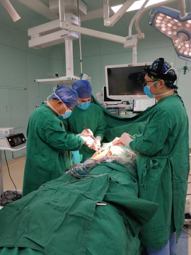 贵州26岁女子腹主动脉天生少一截，医生为她重新