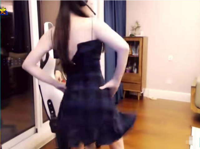 沫子直播间大秀"性感舞姿",当她转身那一刻,全网笑出猪叫声!