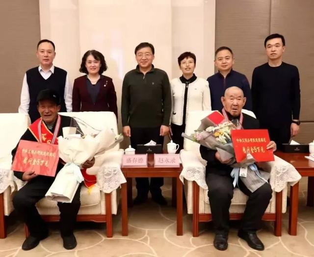 中宣部中央文明办看望慰问全国道德模范赵永录盛春德由艳丽