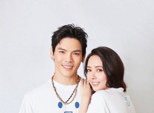 被嘲“带歪”郭碧婷颜值，向佐晒美颜过度视频