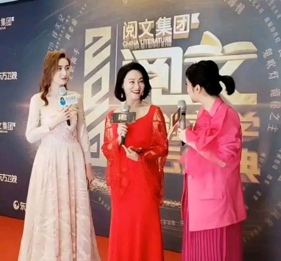 97年嫩妹空降成央视春晚主持!挤走董卿李思思等