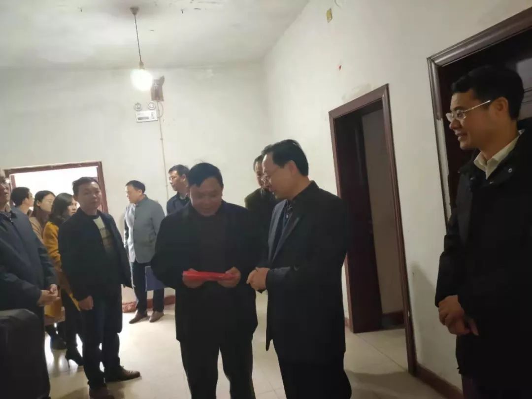 寒冬送福,情暖人心--省市区领导莅临良山镇走访