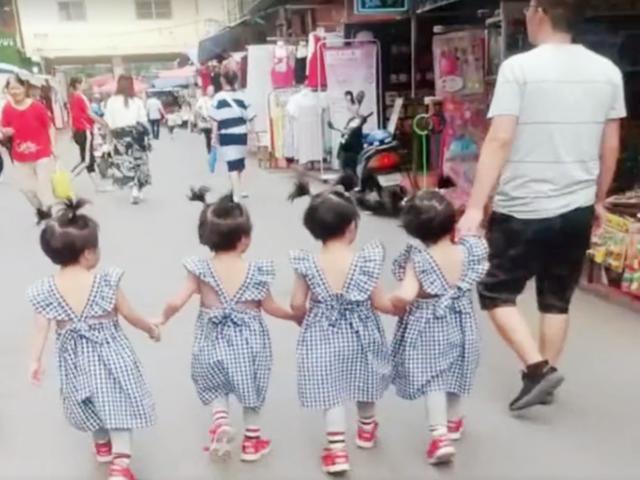 爸爸带四胞胎女儿逛街，众人投来无数羡慕的目光，网友：太幸福了: