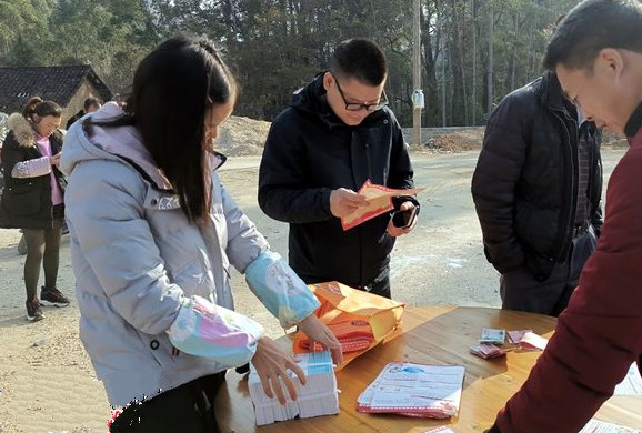 年底,农村又出新“骗局”,不少老农觉得沾光