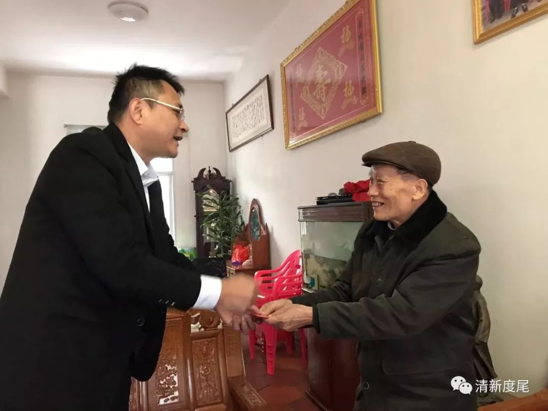 县委常委,组织部长陈志挺深入度尾开展春节前送温暖走访慰问及节前