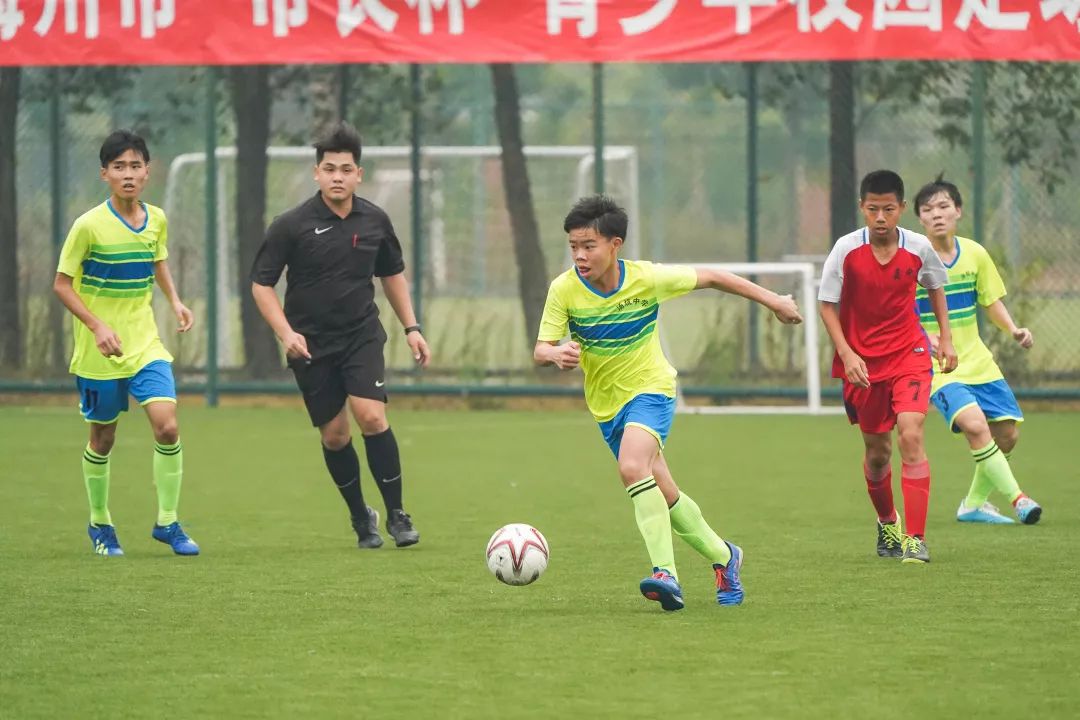中国为什么要大力发展足球运动 3aa1d24d01814f1cb3b193bfdd780def.jpeg