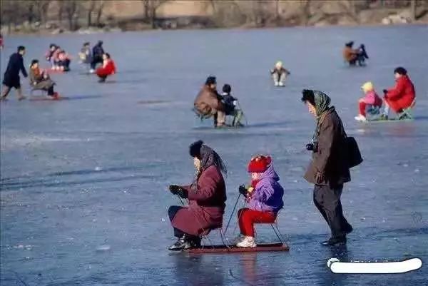 描写冬天湖面滑冰的句子
