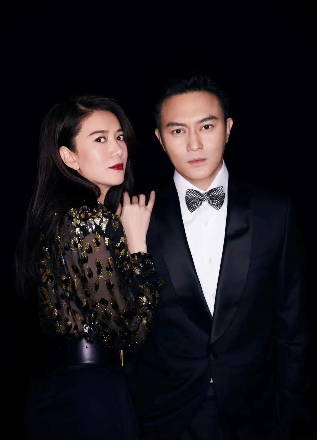张智霖夫妇同时出席活动，袁咏仪红唇显高冷，
