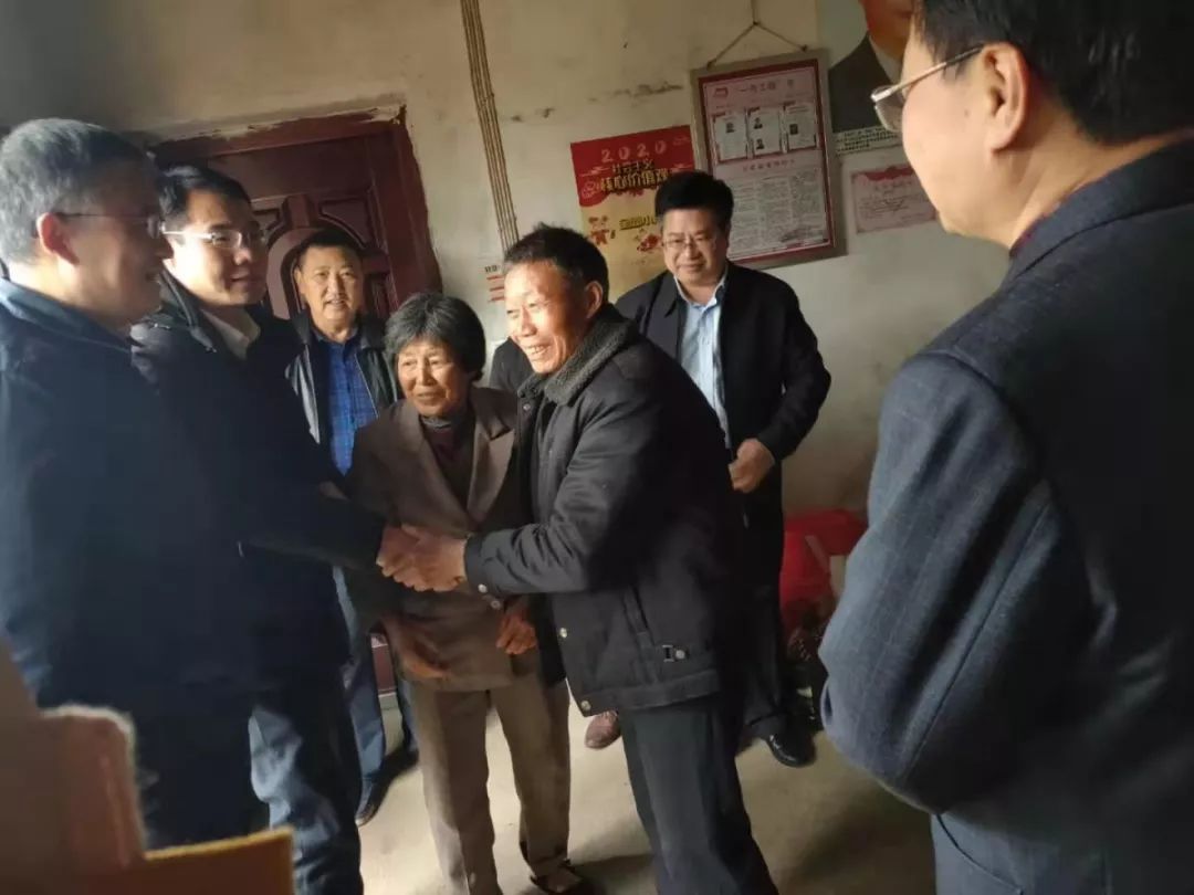 寒冬送福,情暖人心--省市区领导莅临良山镇走访