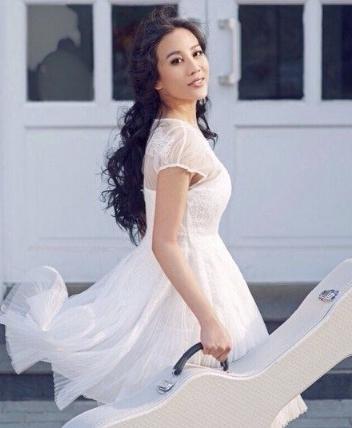 原创阿宝娇妻晒惬意生活，曾借阿宝走红，如今家里全靠她养活