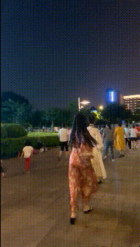 搞笑GIF趣图：对于那些讨厌广场舞的人，真不知道你们怎么想的_病人