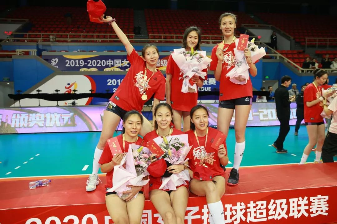 【高清图集】昨晚,她们笑靥如花!_天津女排