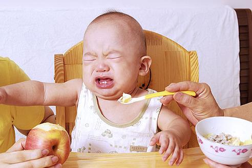 宝宝不爱吃饭的10大原因，7大原因是家长造成的，赶紧改正！: