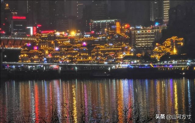 洪崖洞里面拍照 9dc41c596ce447bea4c9e49480cc5b2f.jpeg