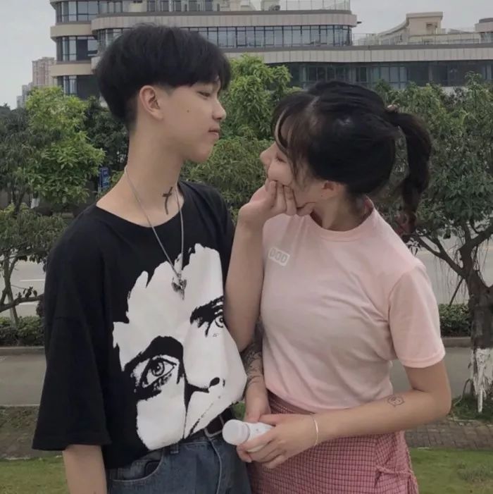 情侣头像 | 你也只活了一次,凭什么说我选择的人生是错的