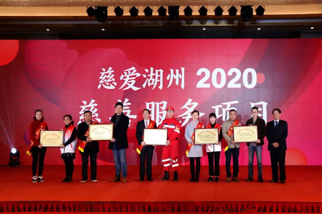 2019中国慈善排行榜_李彦宏马东敏夫妇传递AI公益力量 登福布斯中国慈善