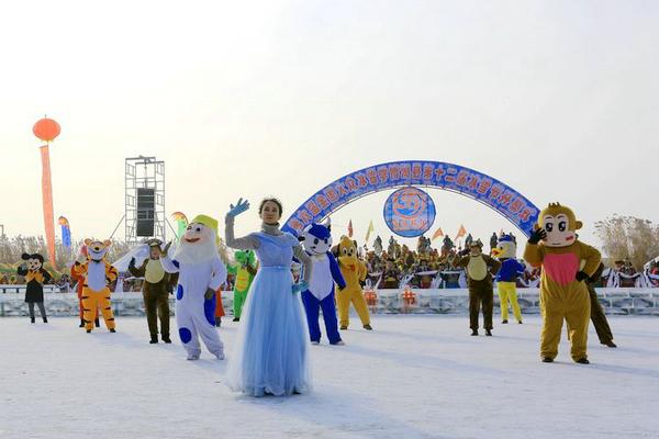 全国第六届大众冰雪节暨博湖县第十二届冰雪节在博斯腾湖拉开帷幕