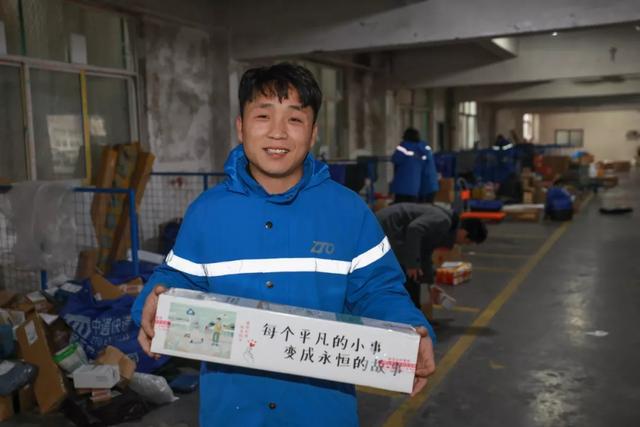 快递小哥,回家过年啦!这一年,有人买了新车